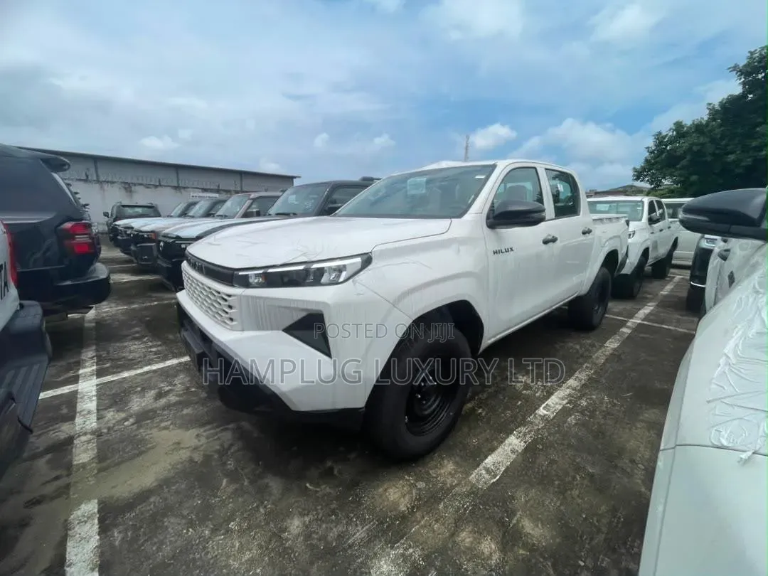 New Toyota Hilux 2026 White