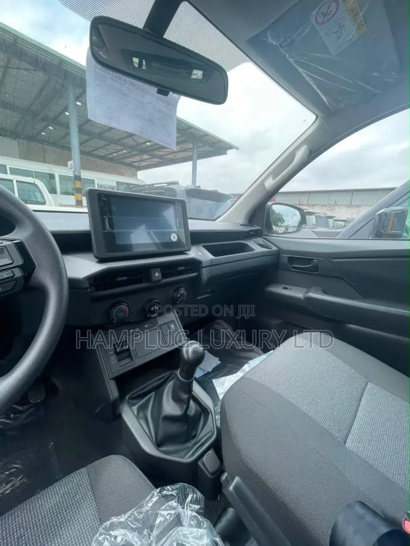 New Toyota Hilux 2026 White