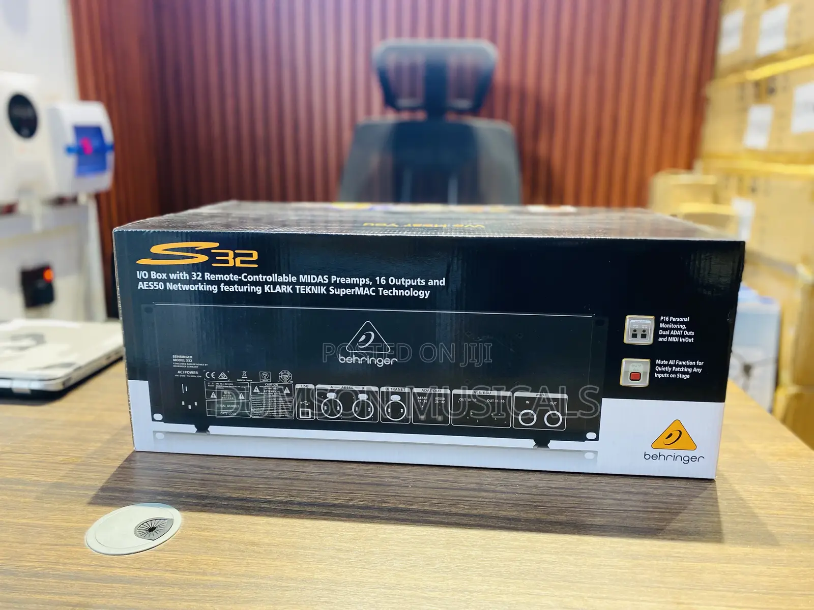 Behringer S32 Stage Box With 32 Remote-Controllable MIDAS Preamps