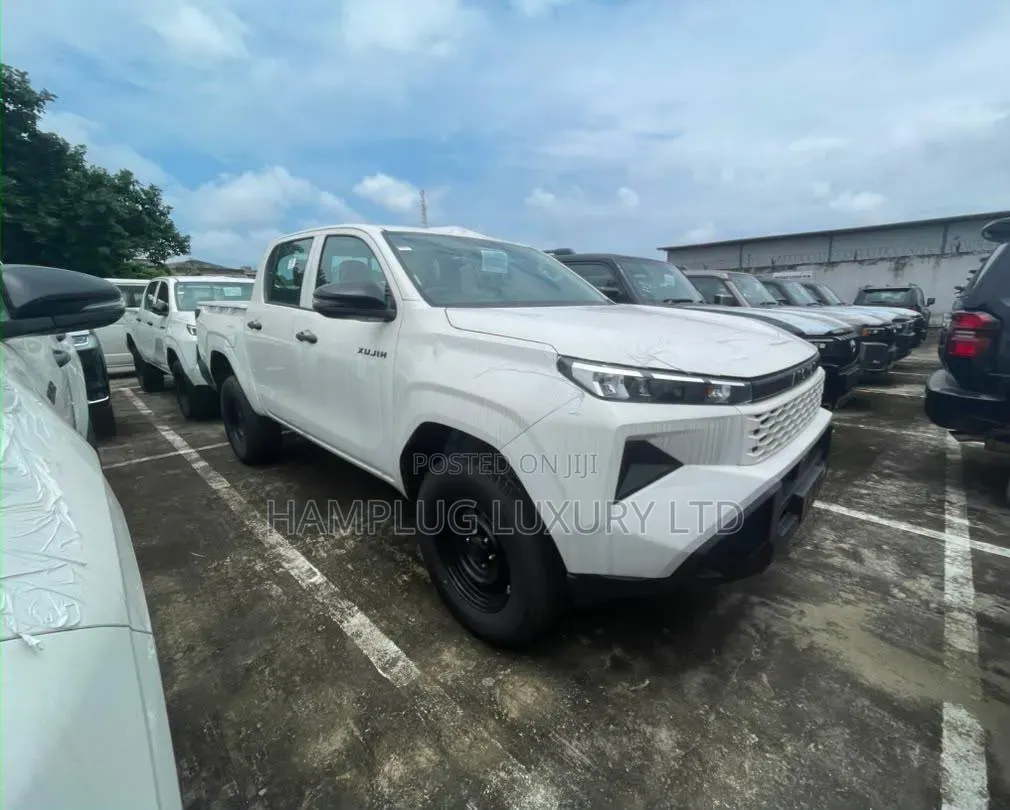 New Toyota Hilux 2026 White