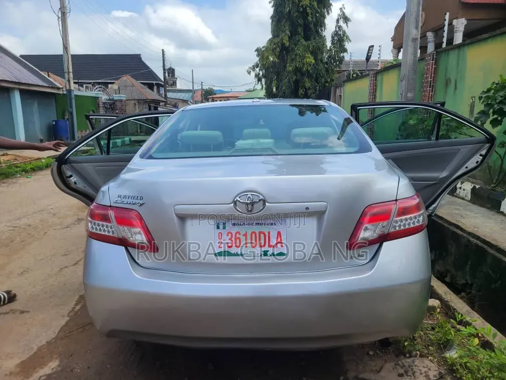 Toyota Camry 2010 Silver