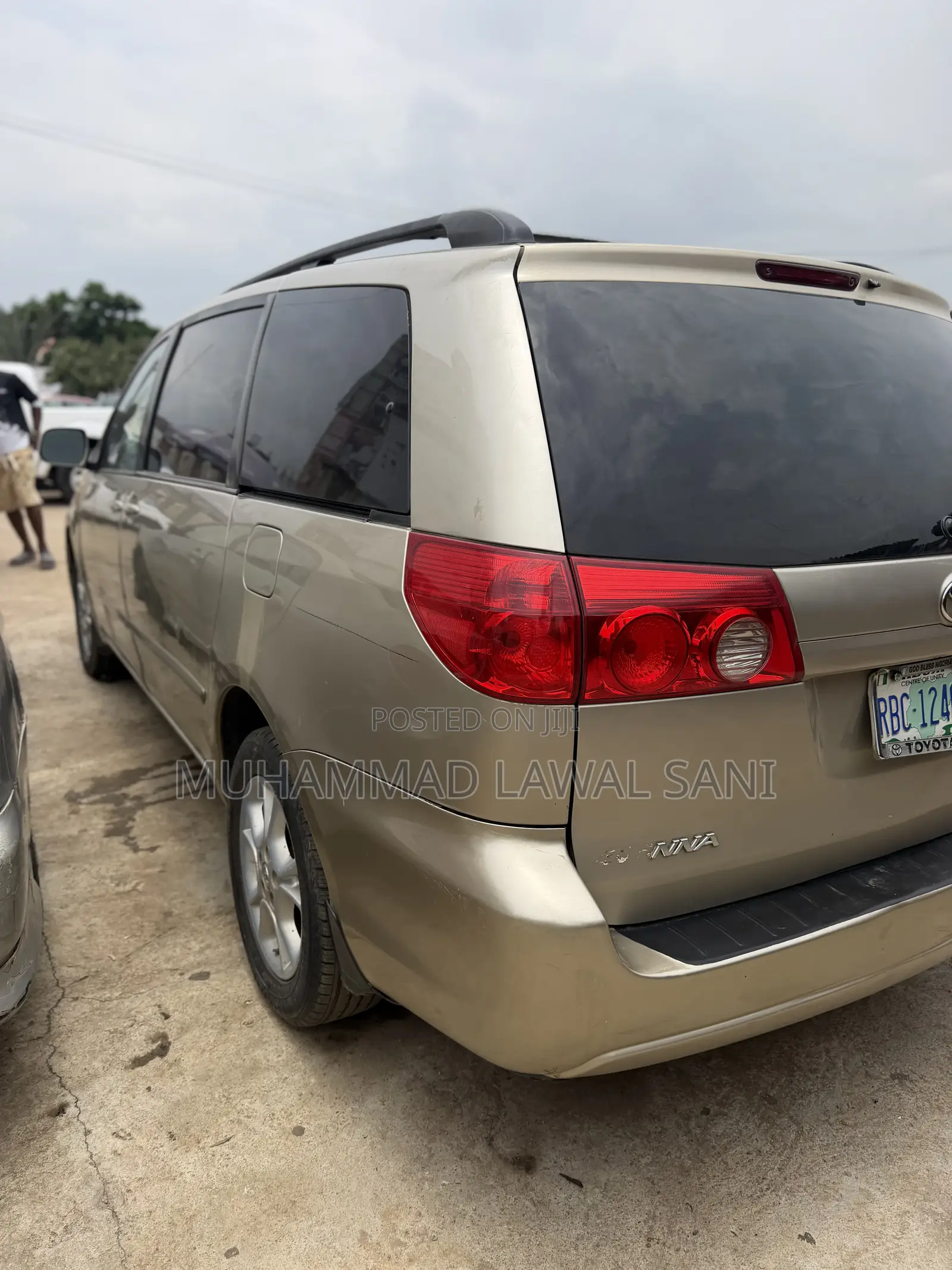 Toyota Sienna 2009 Gold