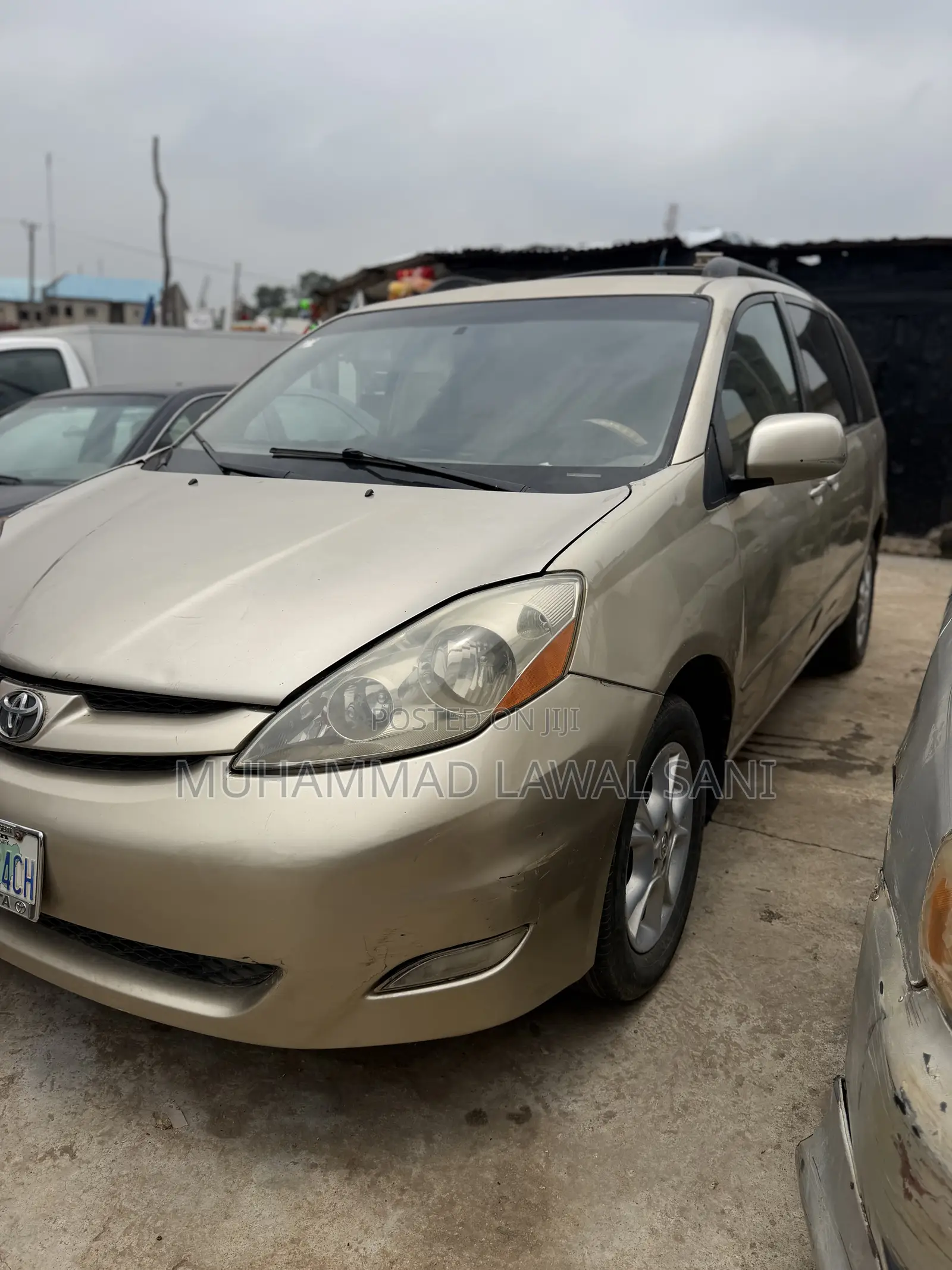 Toyota Sienna 2009 Gold
