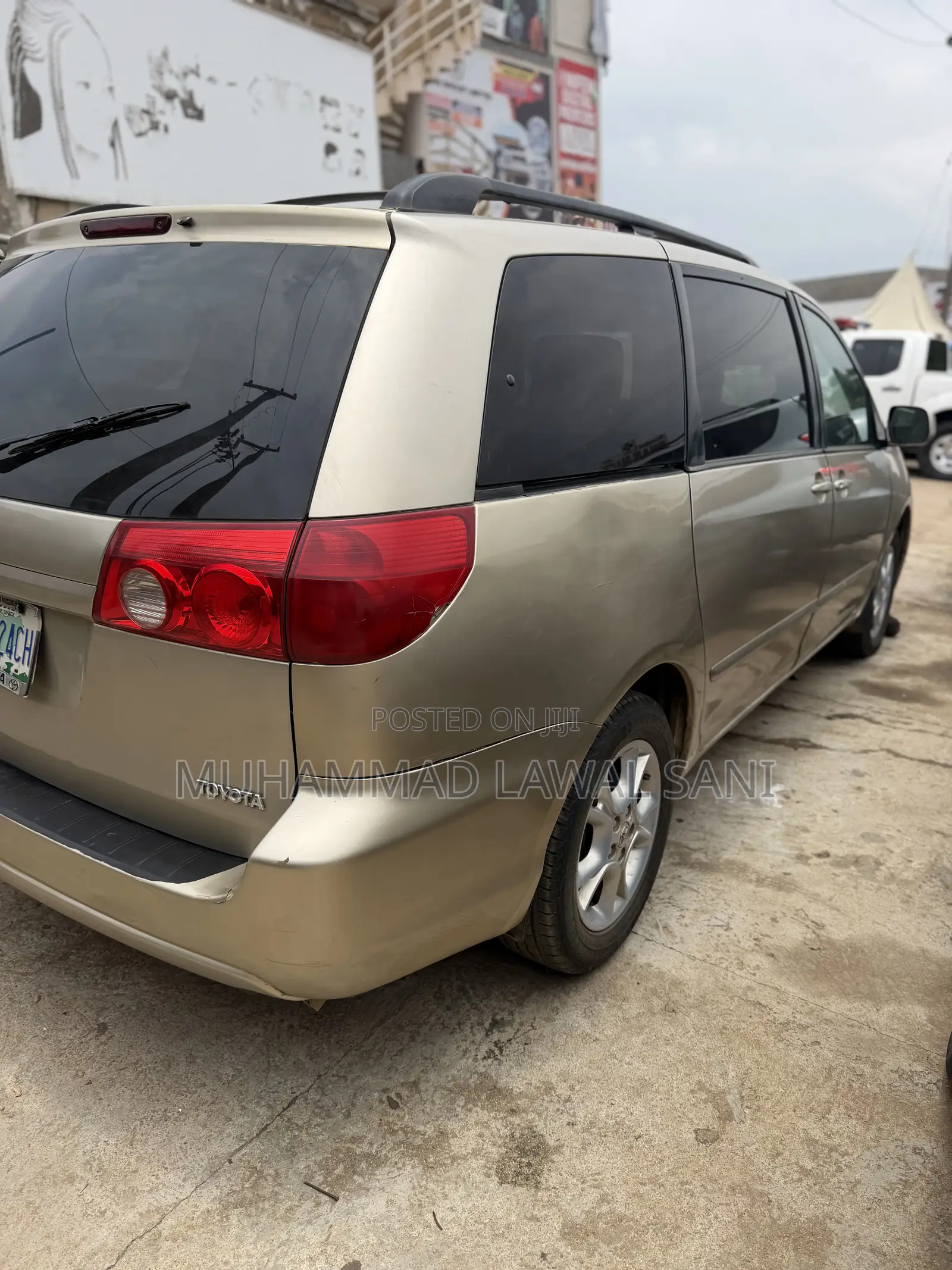 Toyota Sienna 2009 Gold