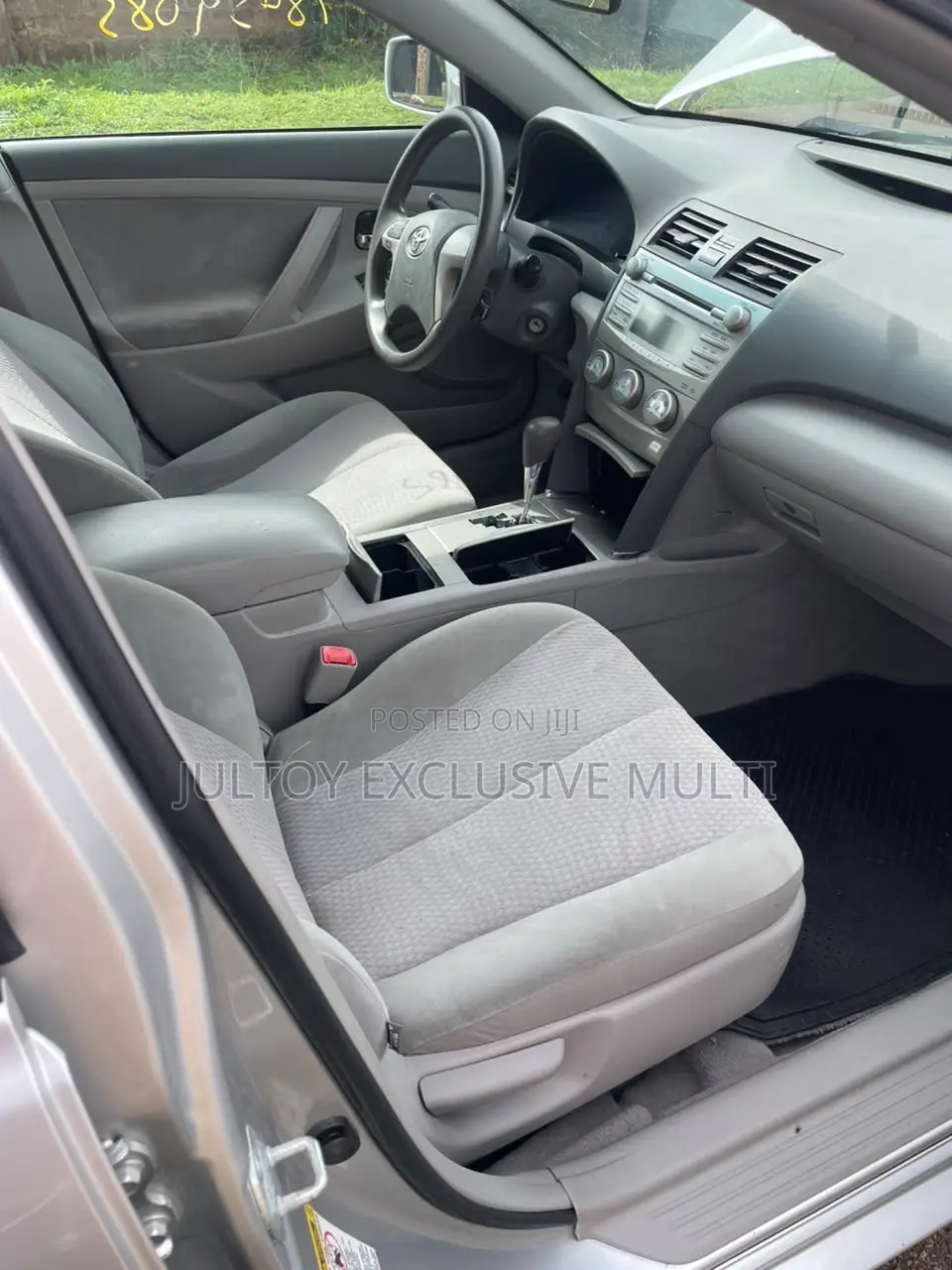 Toyota Camry LE 4dr Sedan (2.5L 4cyl 6A) 2011 Silver