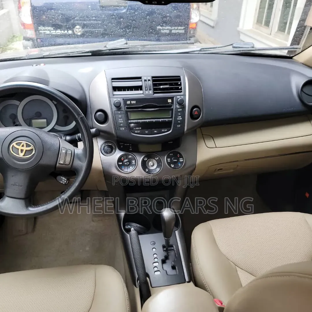 Toyota RAV4 2010 Black