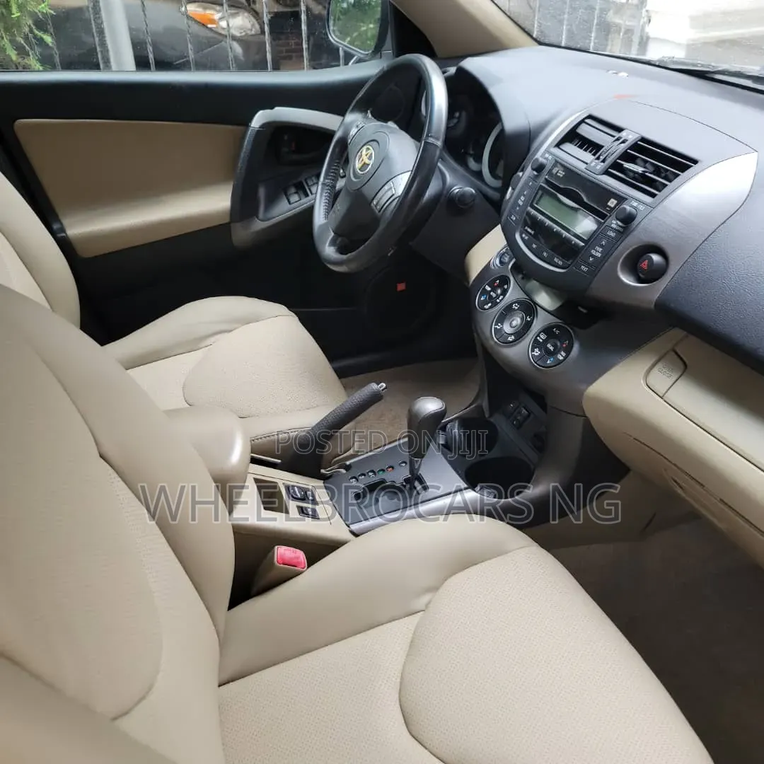 Toyota RAV4 2010 Black