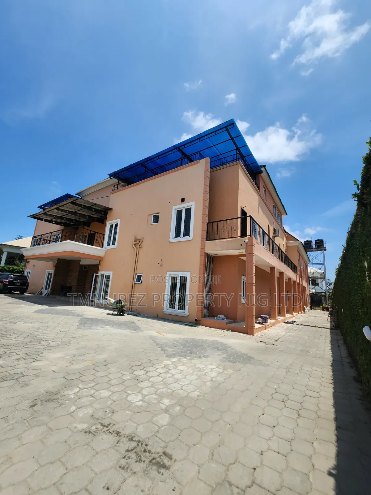 2bdrm Apartment in Lekki Phase 1 for rent
