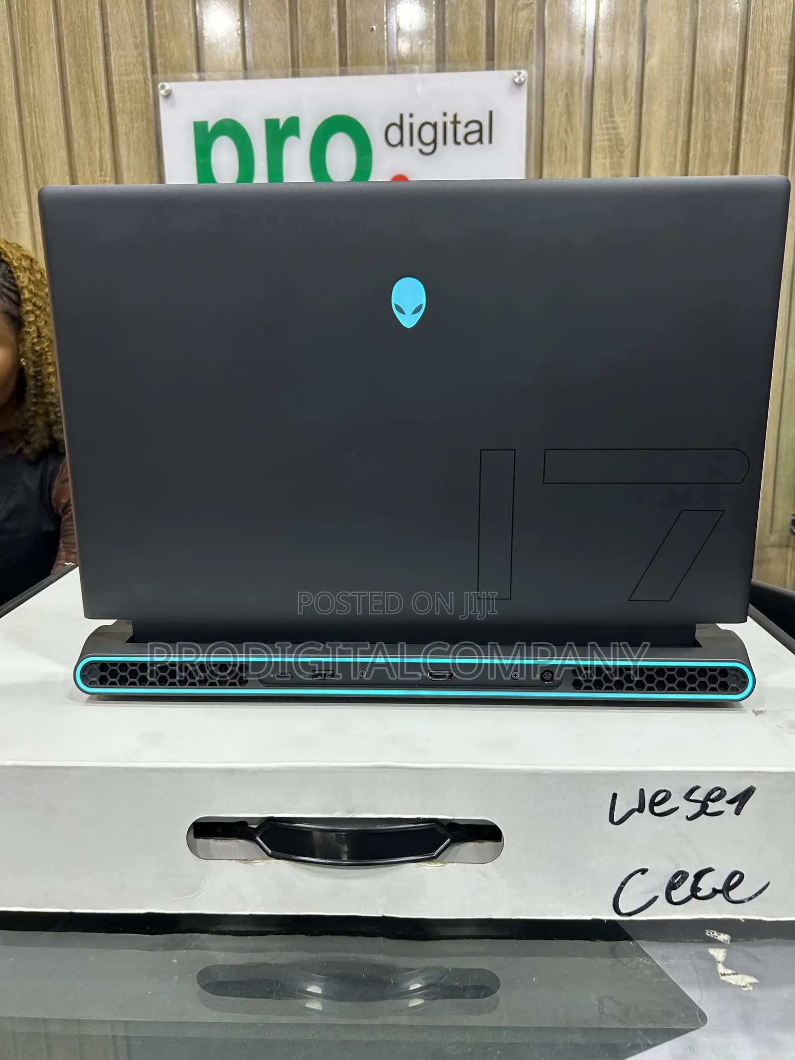 Laptop Alienware m17 R5 16GB AMD Ryzen 9 SSD 1T