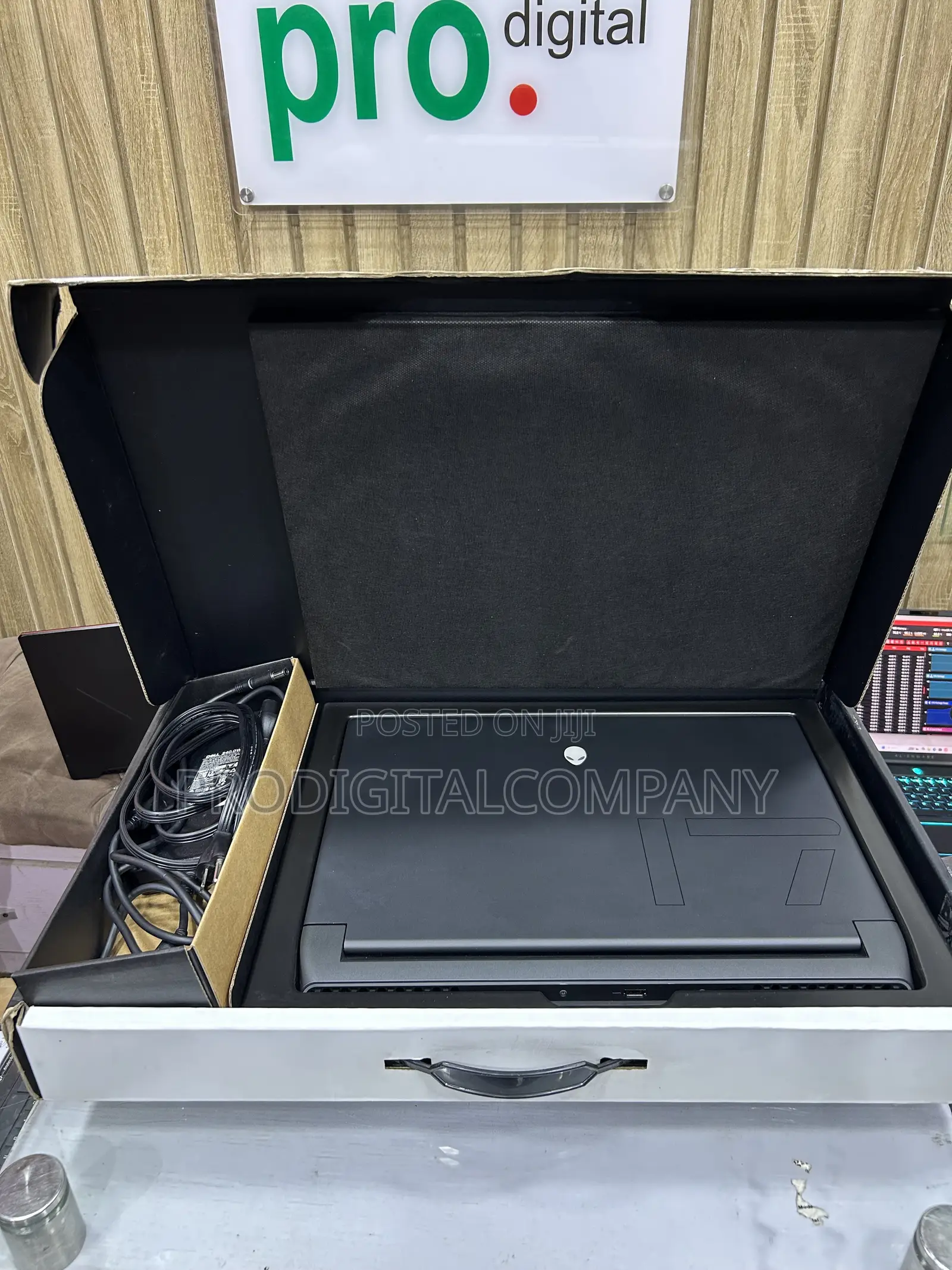 Laptop Alienware m17 R5 16GB AMD Ryzen 9 SSD 1T