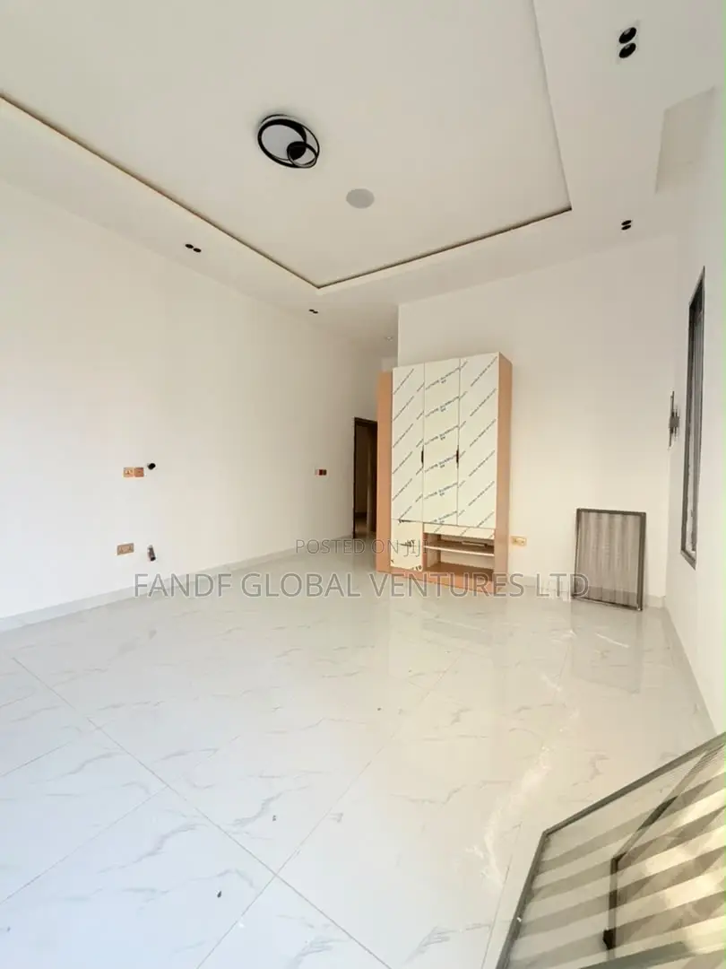 4bdrm Apartment in Ikeja GRA for sale