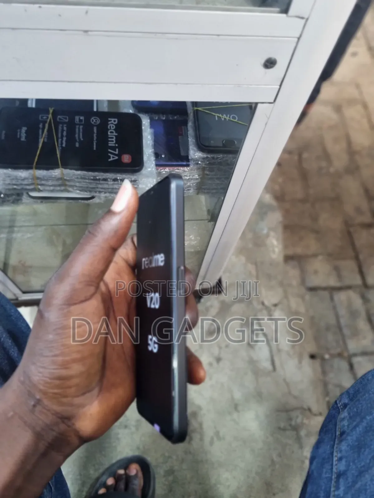 Realme V20 128 GB Black