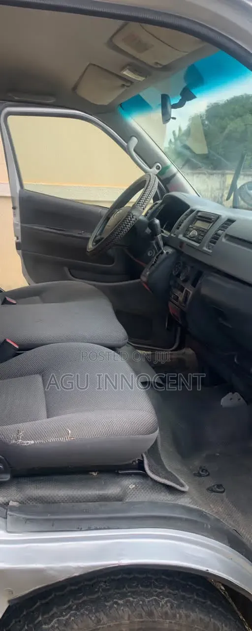Toyota HiAce 2012