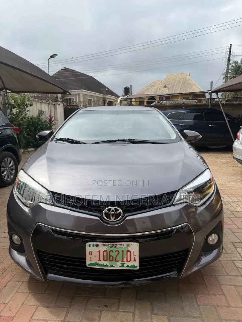 Toyota Corolla S 4dr Sedan (1.8L 4cyl CVT) 2015