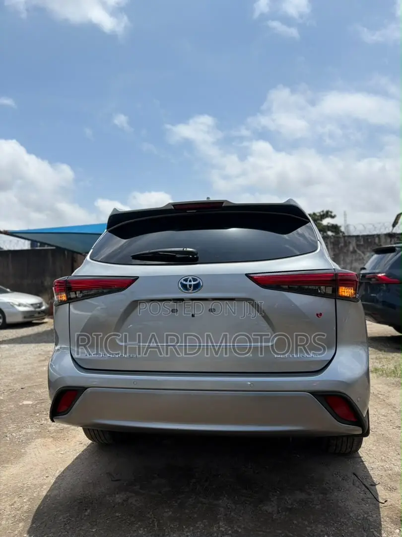Toyota Highlander Platinum 2025 Gray