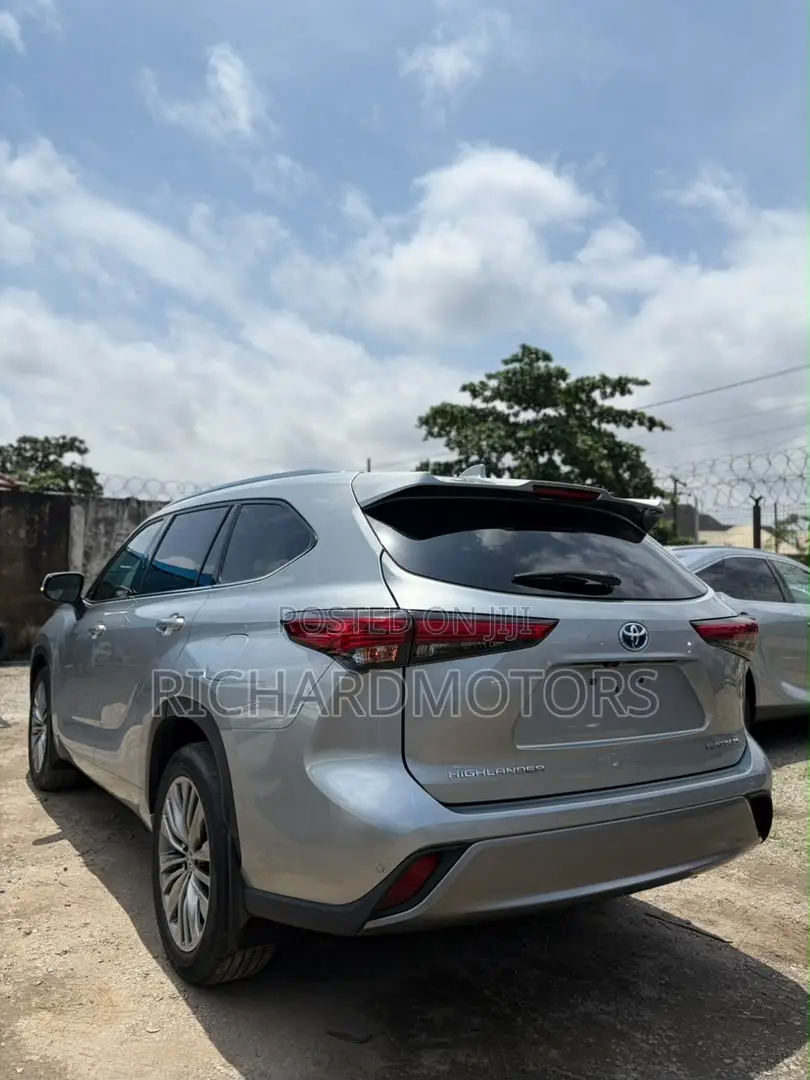 Toyota Highlander Platinum 2025 Gray