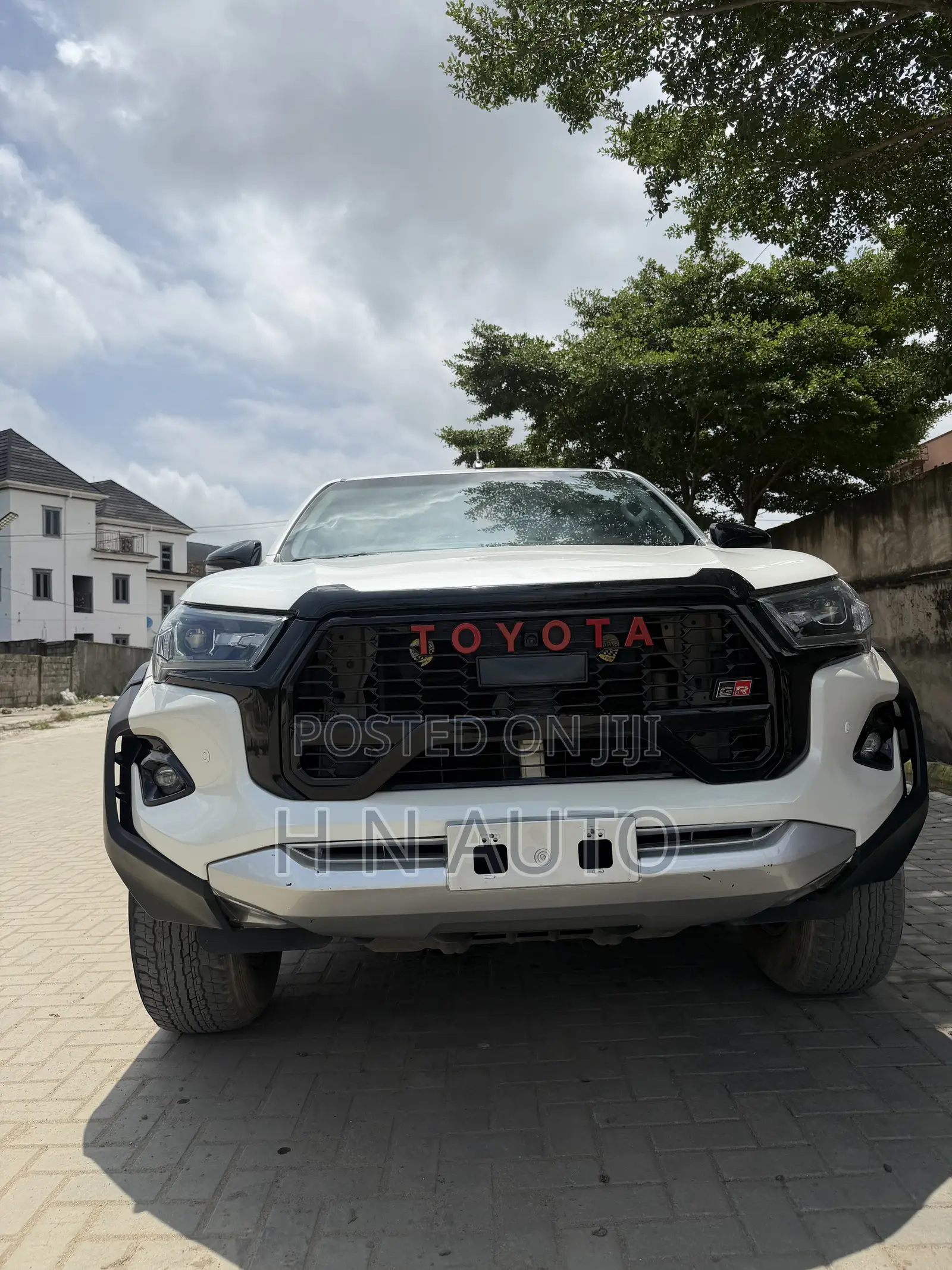 Toyota Hilux 2024 White