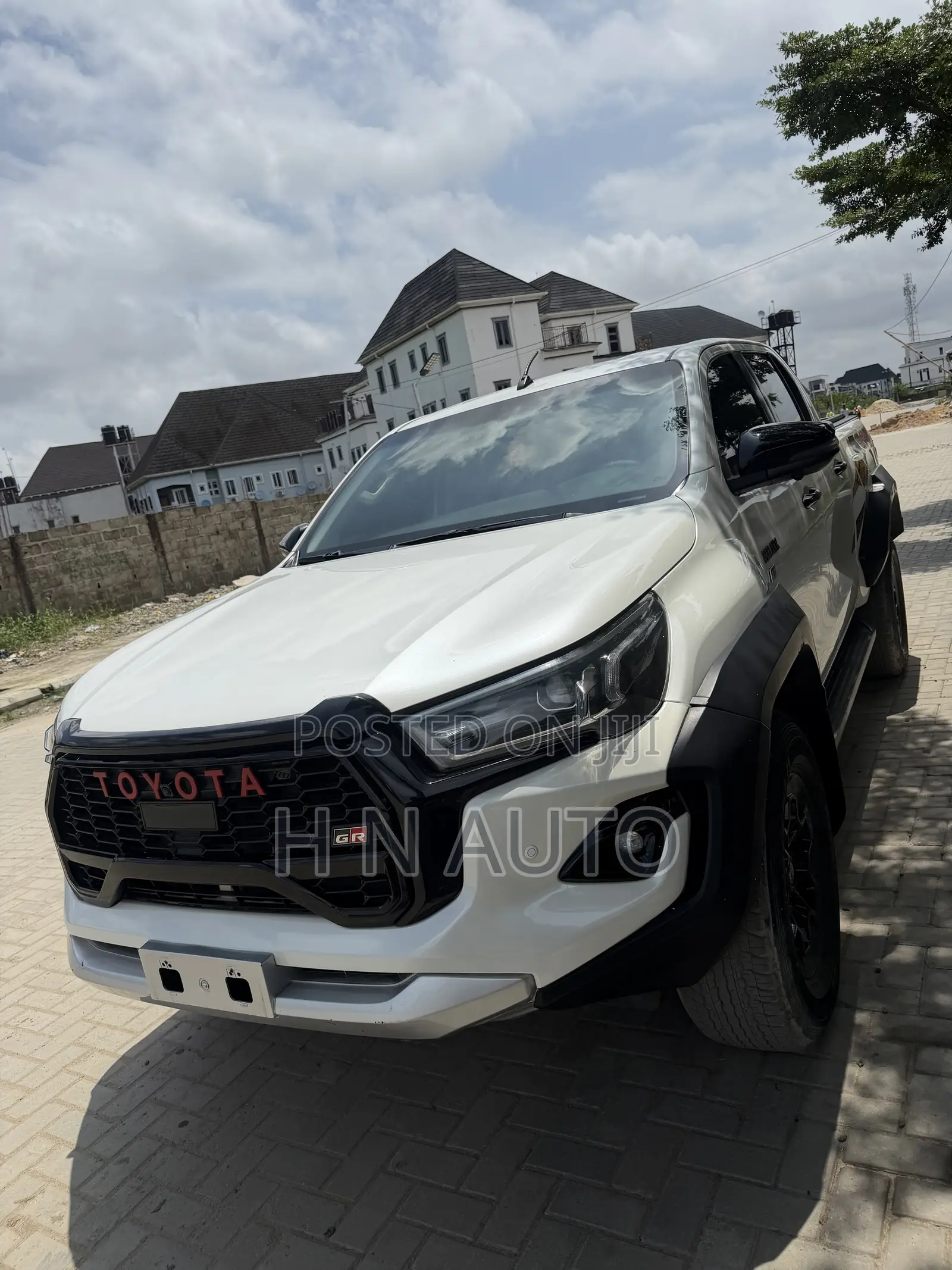 Toyota Hilux 2024 White