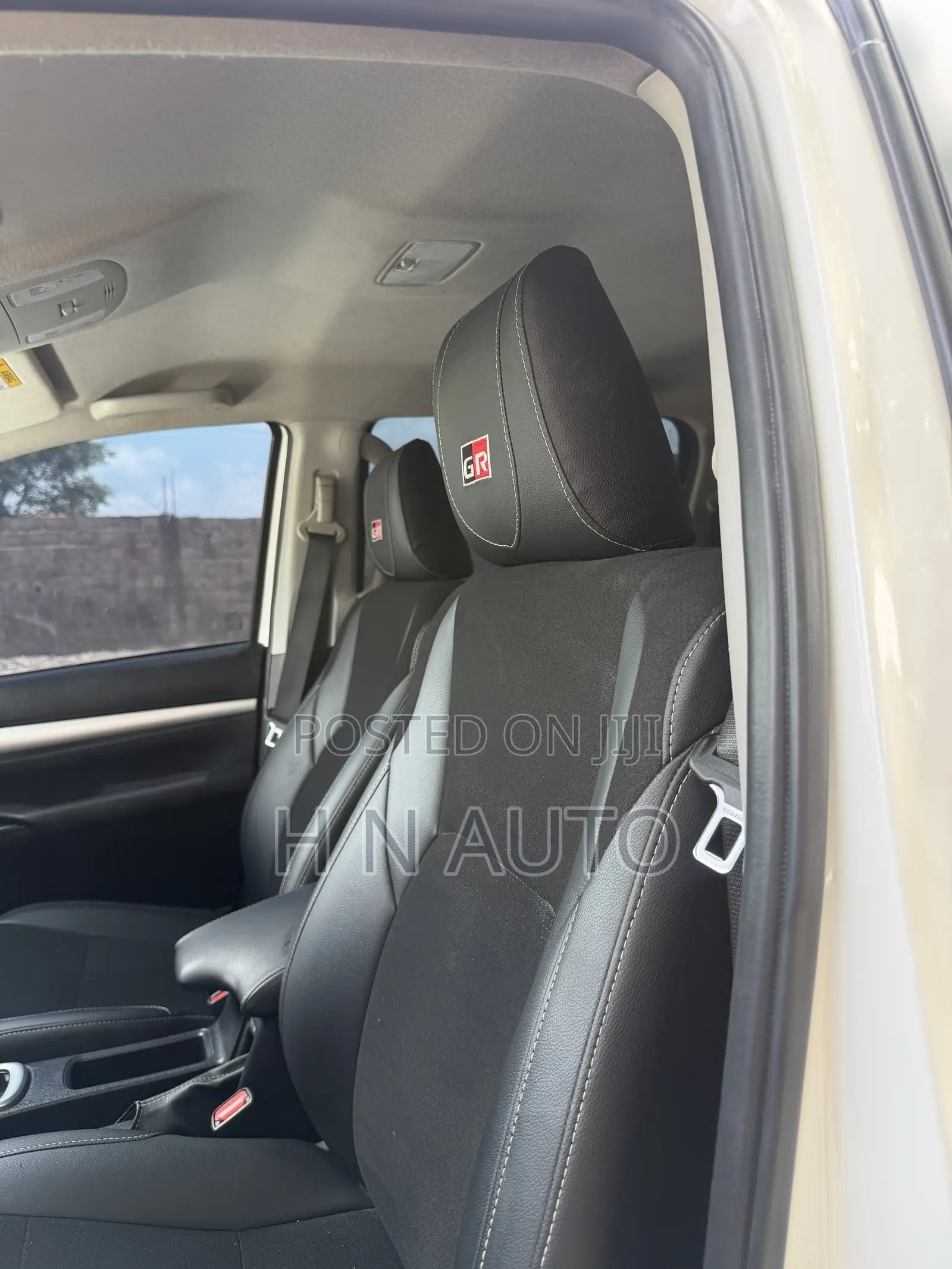 Toyota Hilux 2024 White
