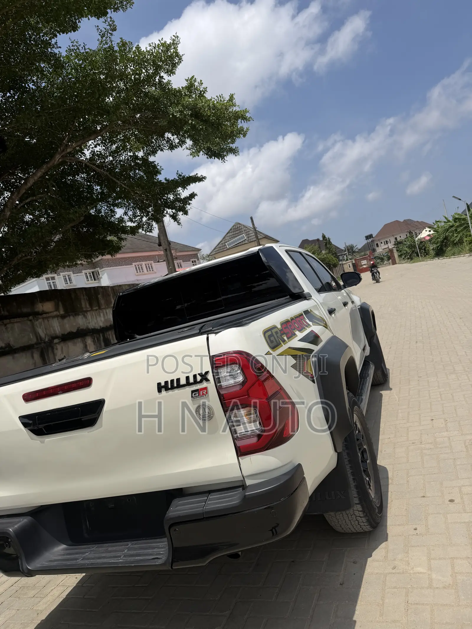 Toyota Hilux 2024 White