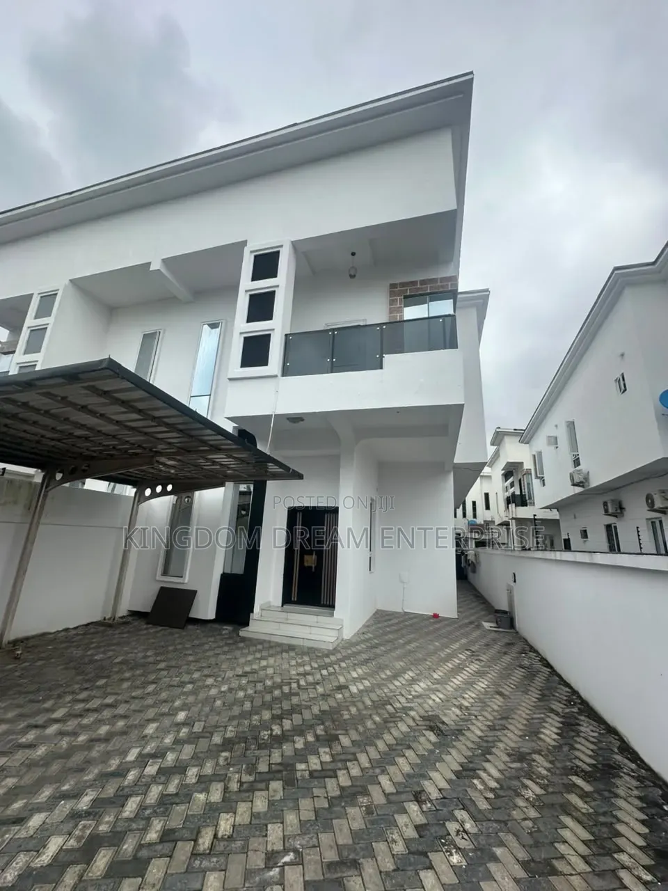 4bdrm Duplex in Osapa London Lekki for rent