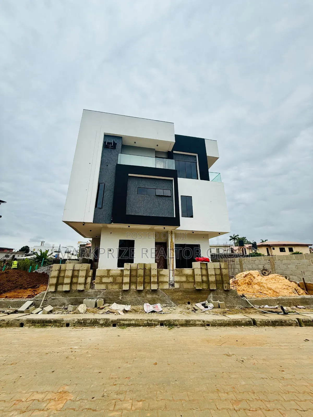 4bdrm Duplex in Opebi Ikeja Lagos for sale