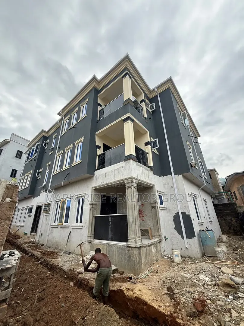 3bdrm Apartment in Opebi Ikeja Lagos for sale