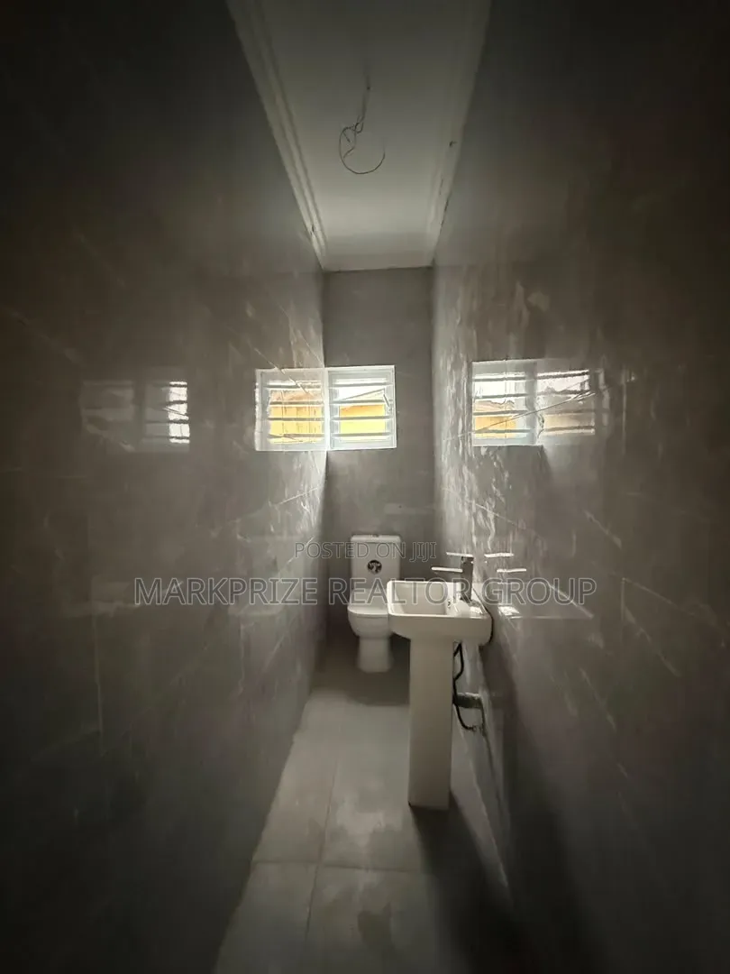 3bdrm Apartment in Opebi Ikeja Lagos for sale