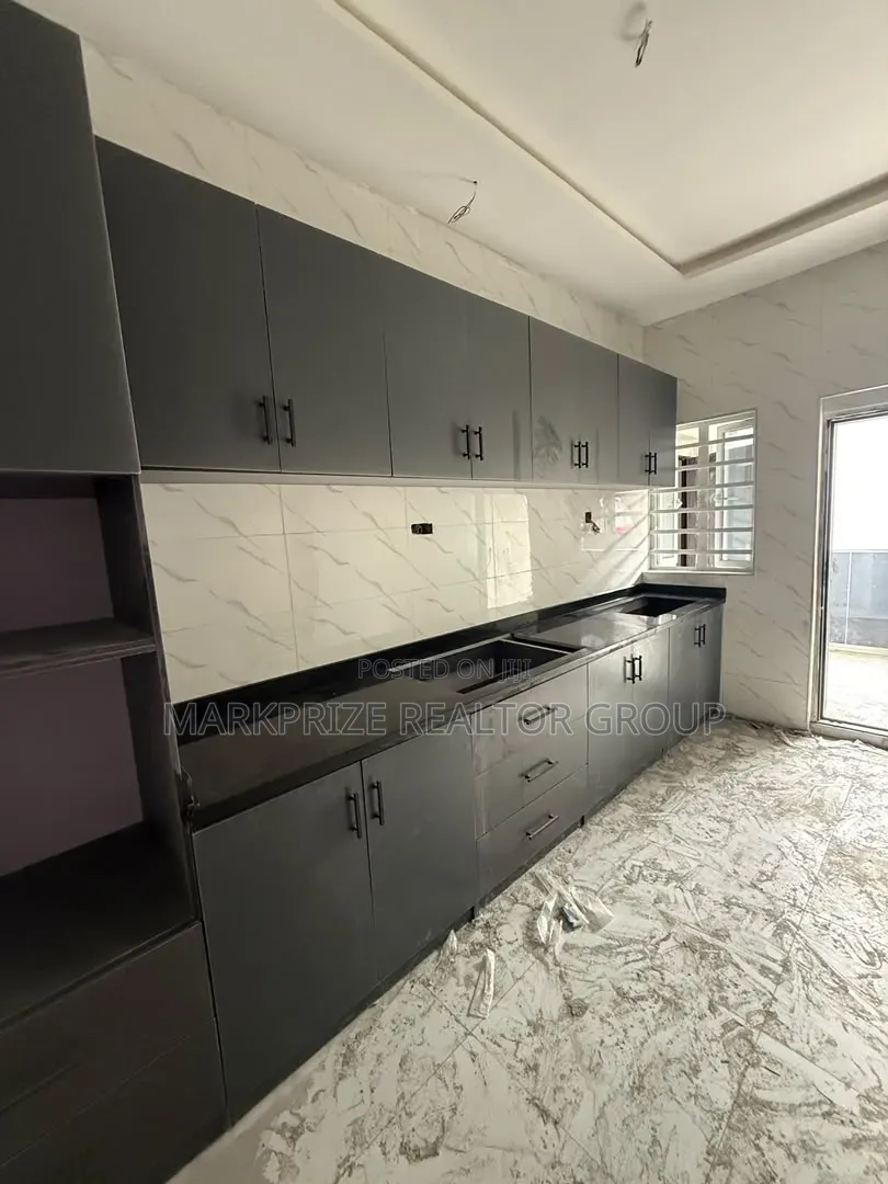 3bdrm Apartment in Opebi Ikeja Lagos for sale