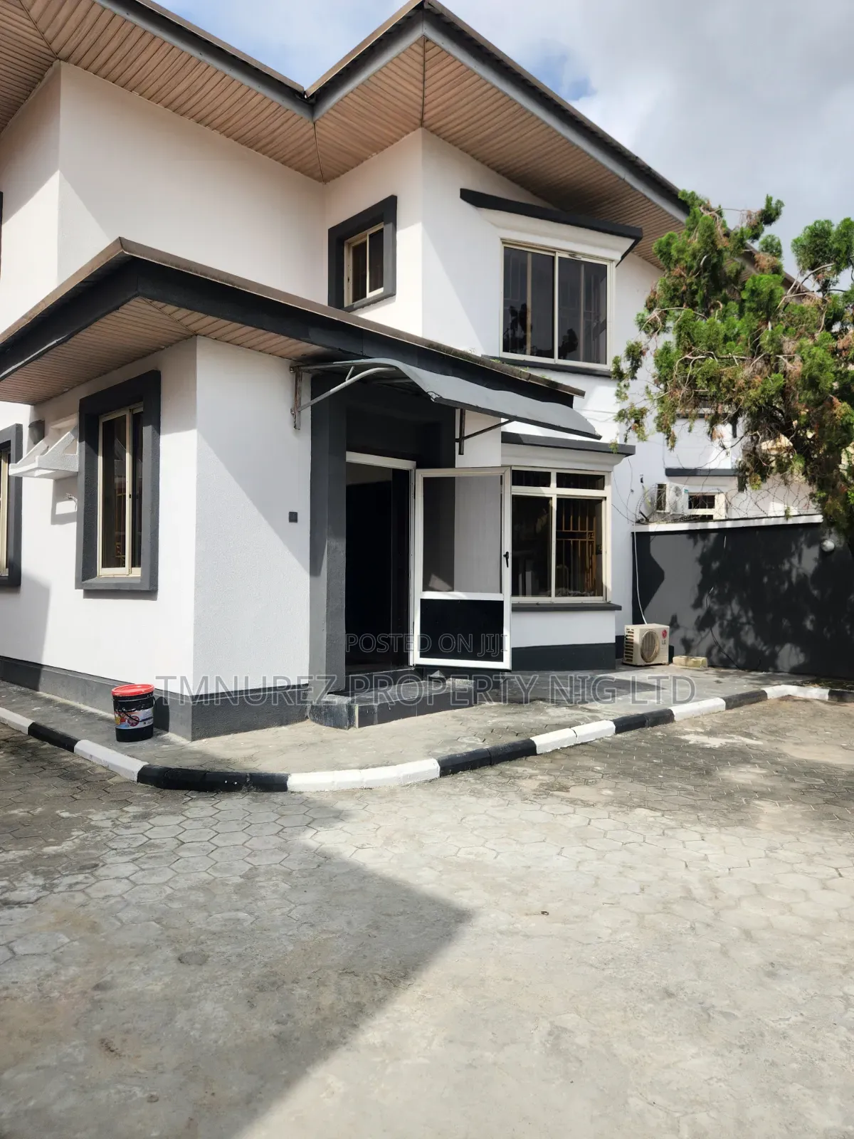 Mini Flat in Lekki Phase 1 for rent