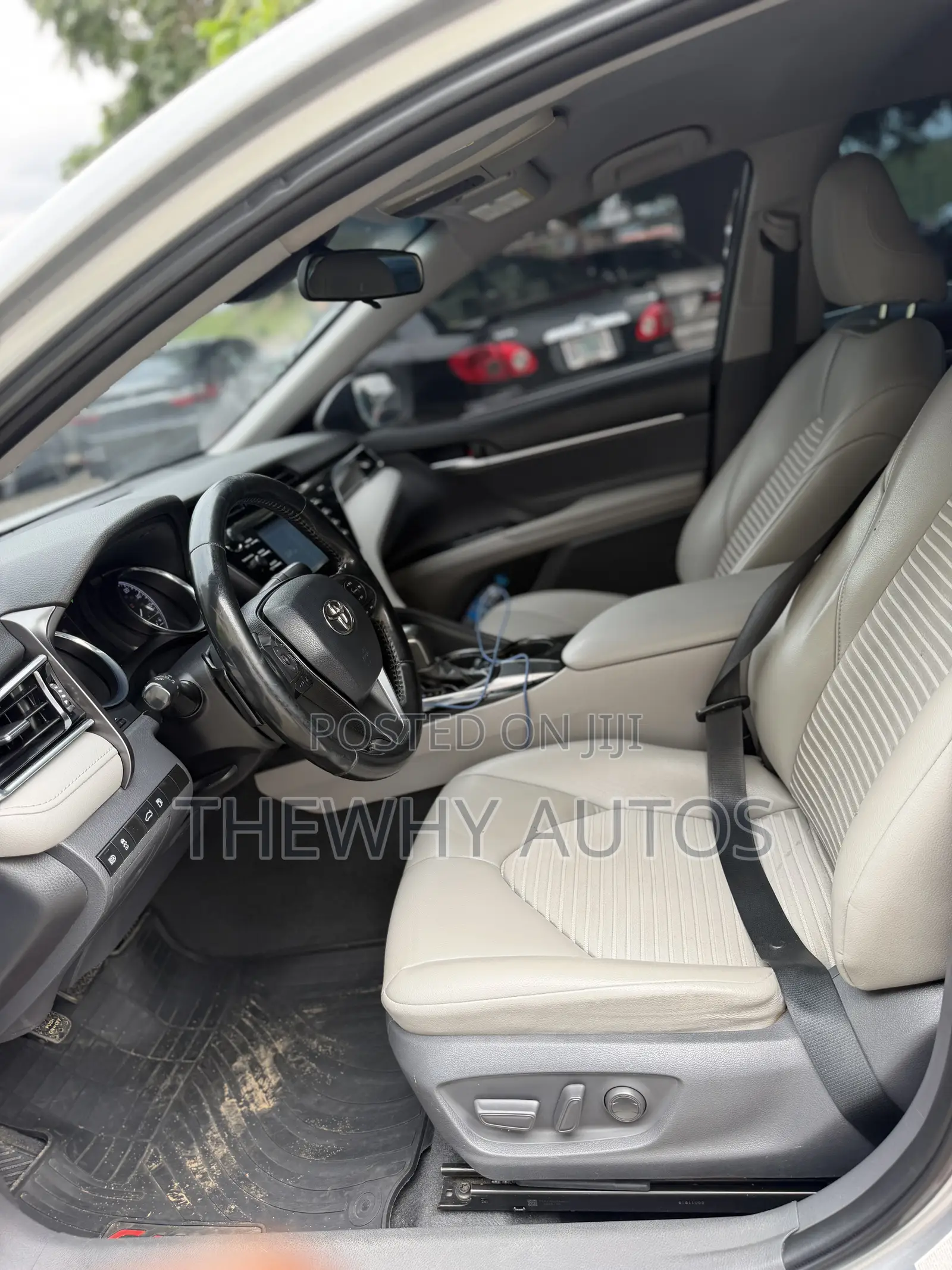 Toyota Camry SE FWD (2.5L 4cyl 8AM) 2018 Silver