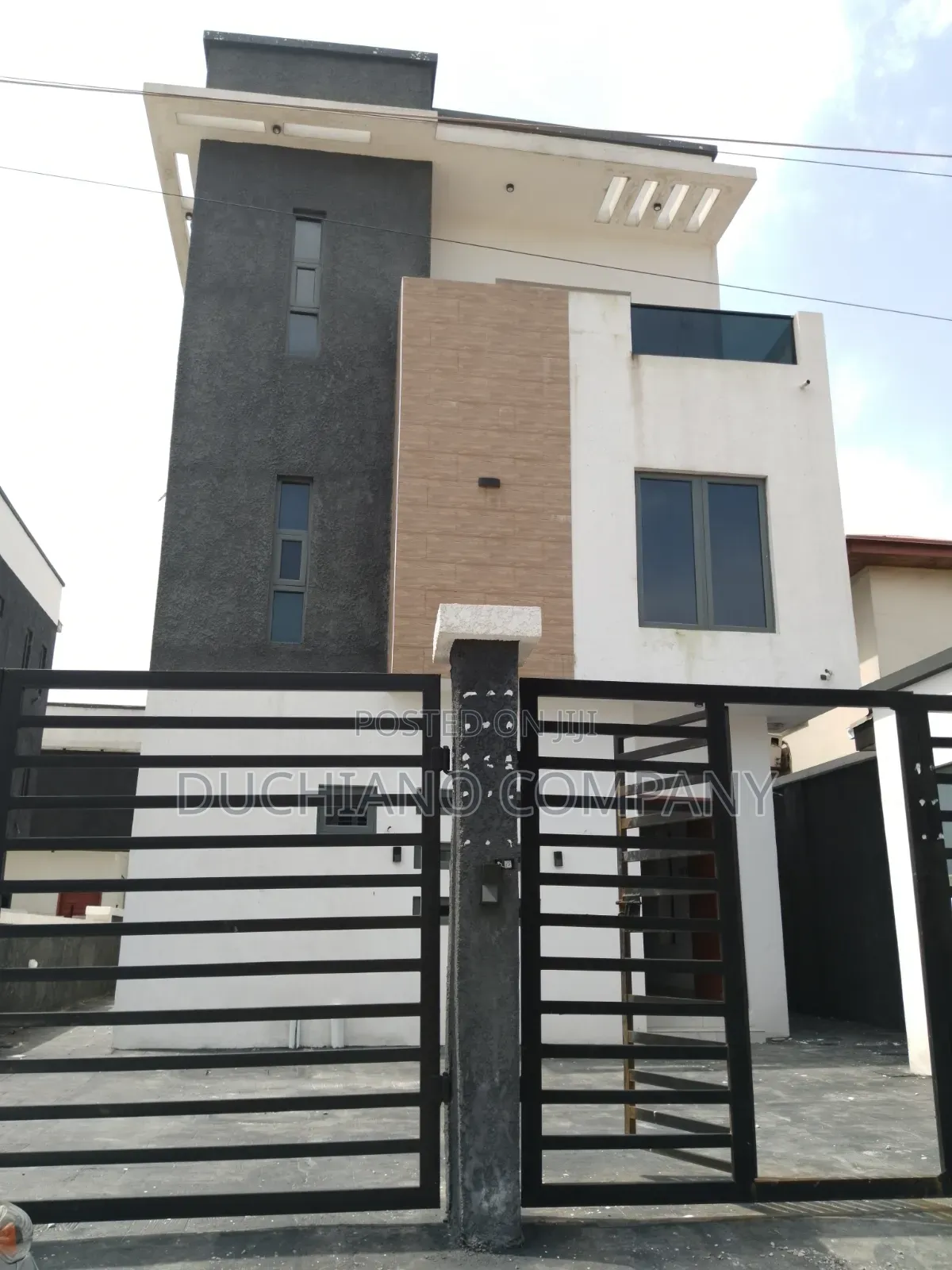 5bdrm Duplex in Phase 2 for sale