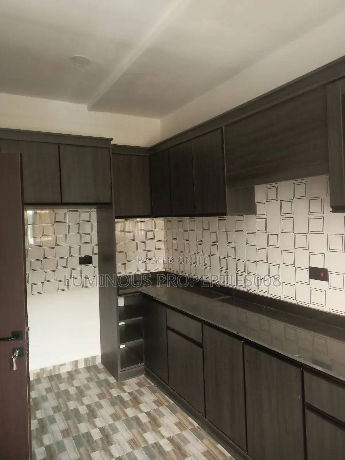 2bdrm Block of Flats in Tangerine Apartment, Gaduwa for sale