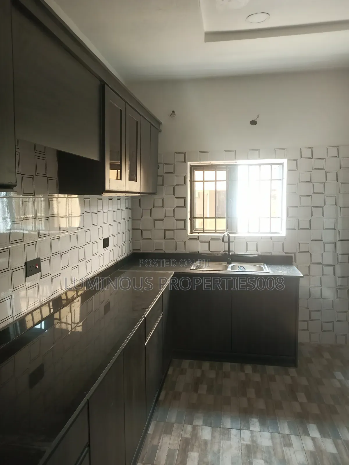 2bdrm Block of Flats in Tangerine Apartment, Gaduwa for sale