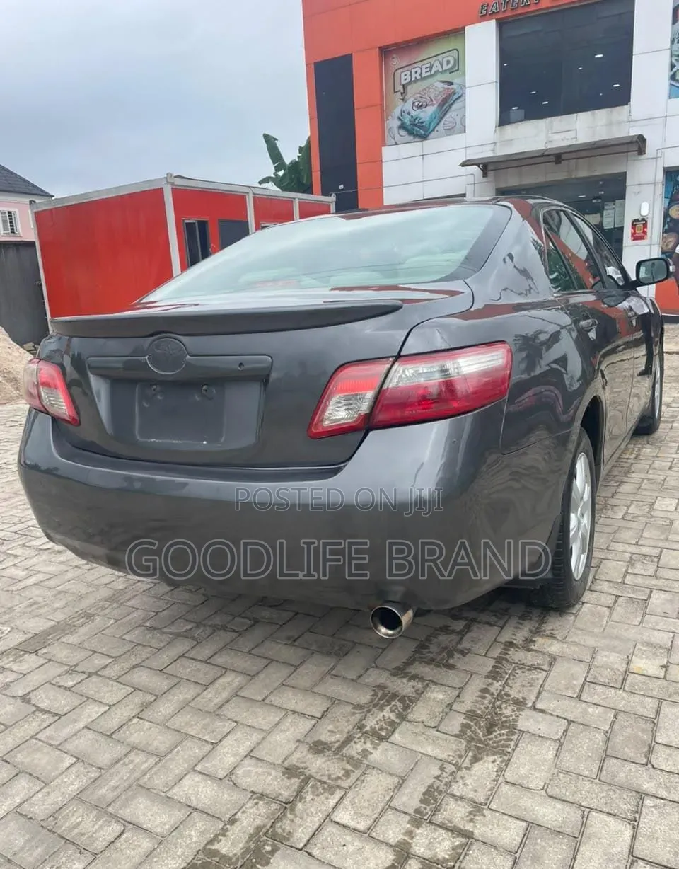 Toyota Camry XLE V6 4dr Sedan (3.5L 6cyl 6AM) 2010 Maroon
