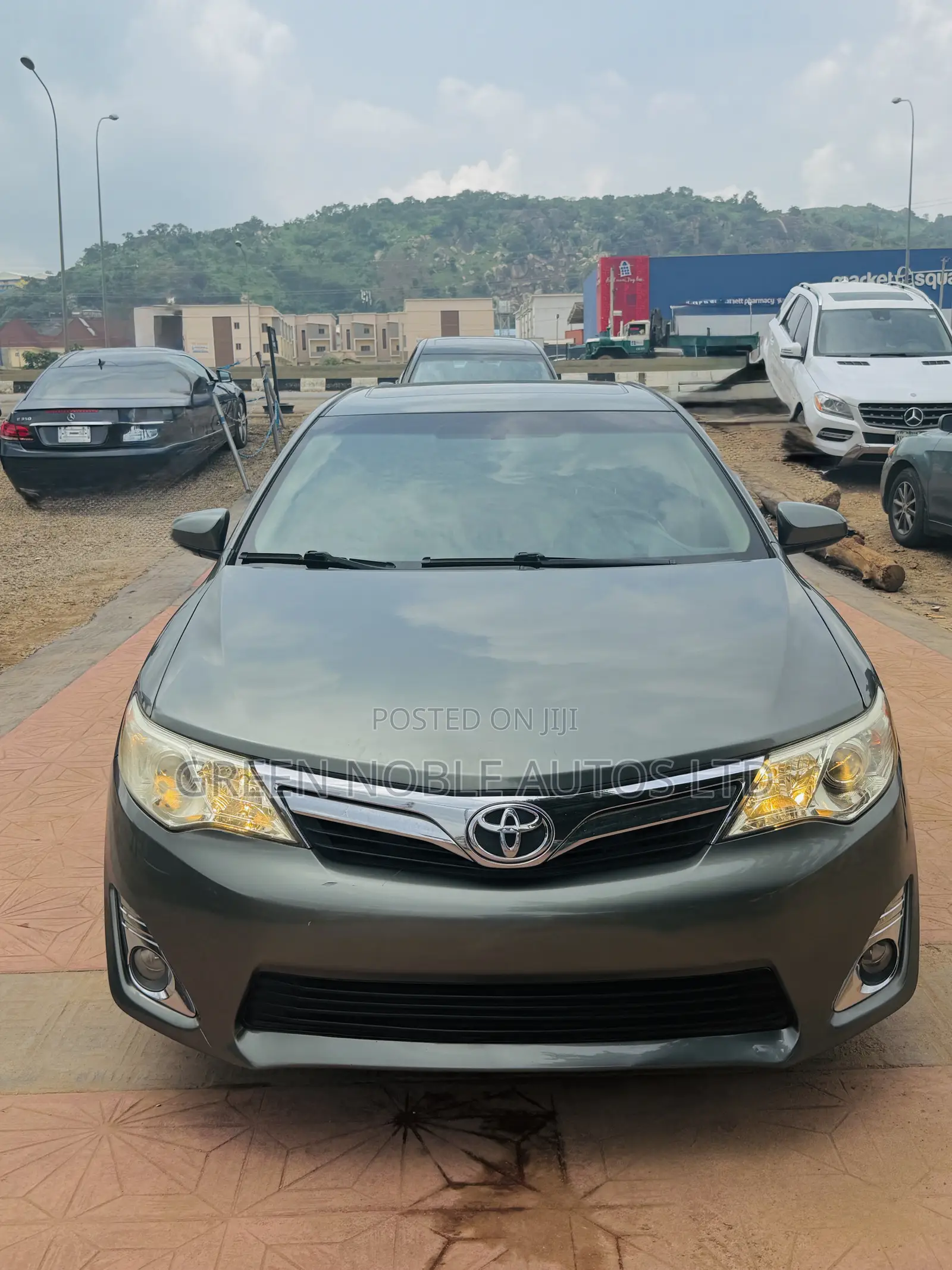 Toyota Camry XLE 4dr Sedan w/Prod. End 11/13 (3.5L 6cyl 6A) 2014 Green