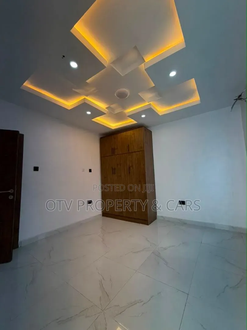 4bdrm Duplex in Akobo for sale