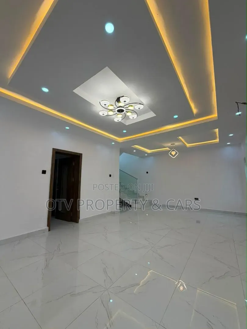 4bdrm Duplex in Akobo for sale