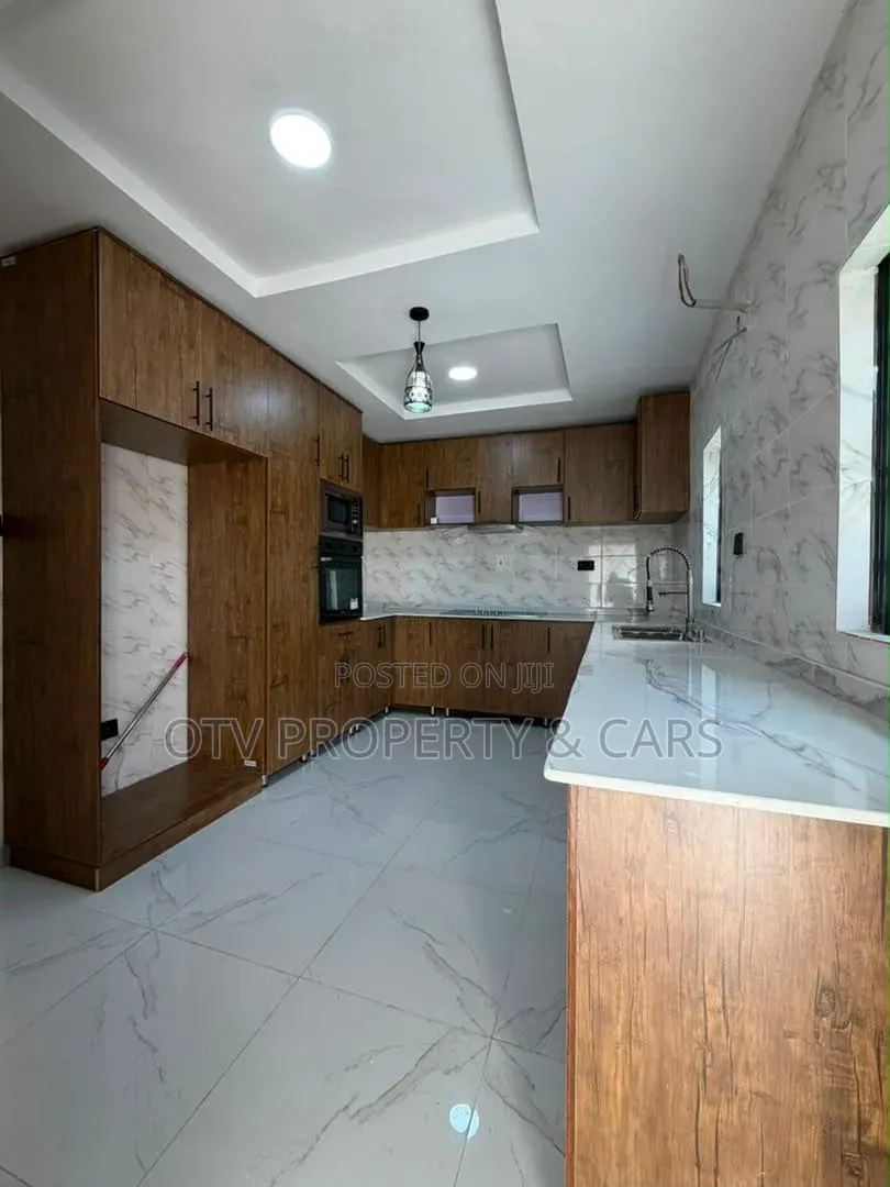 4bdrm Duplex in Akobo for sale