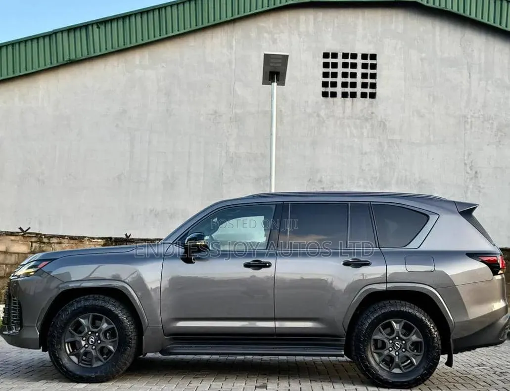 Lexus LX 600 2025 Gray