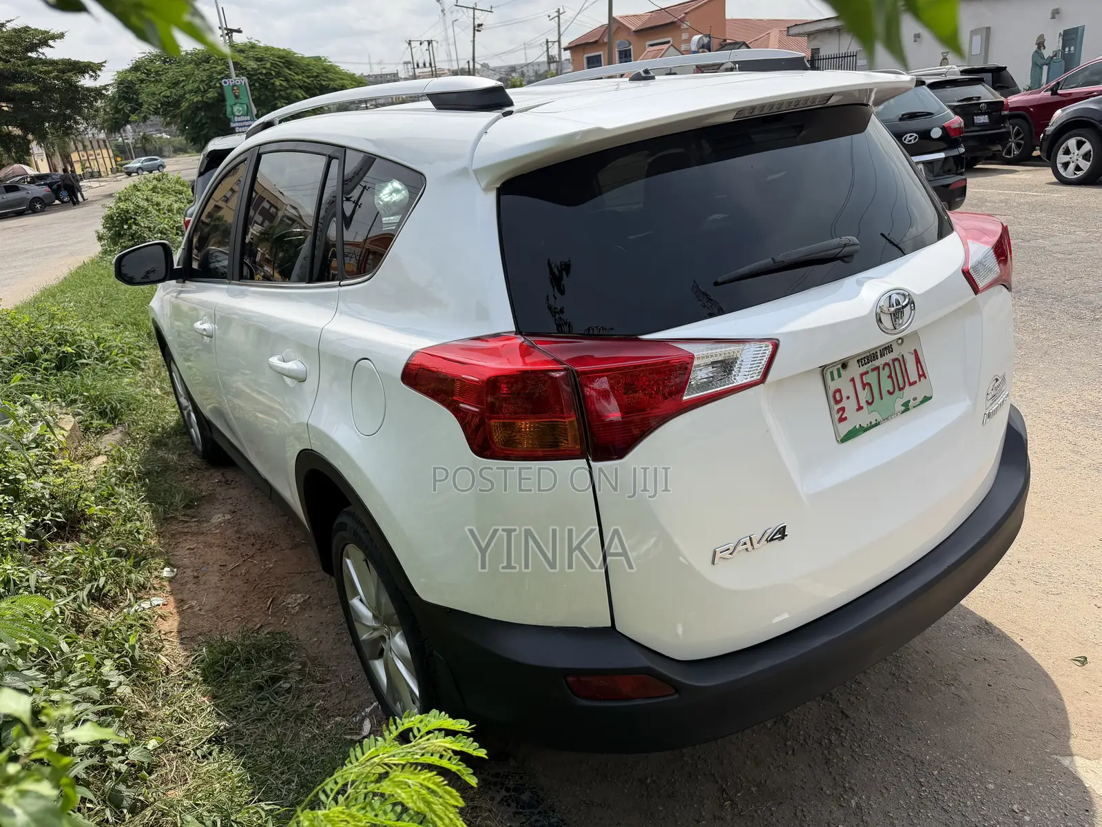Toyota RAV4 Limited AWD (2.5L 4cyl 6A) 2013 White