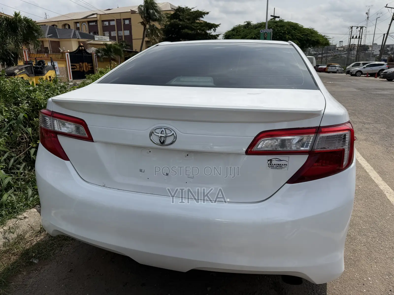 Toyota Camry SE 4dr Sedan (2.5L 4cyl 6A) 2014 White