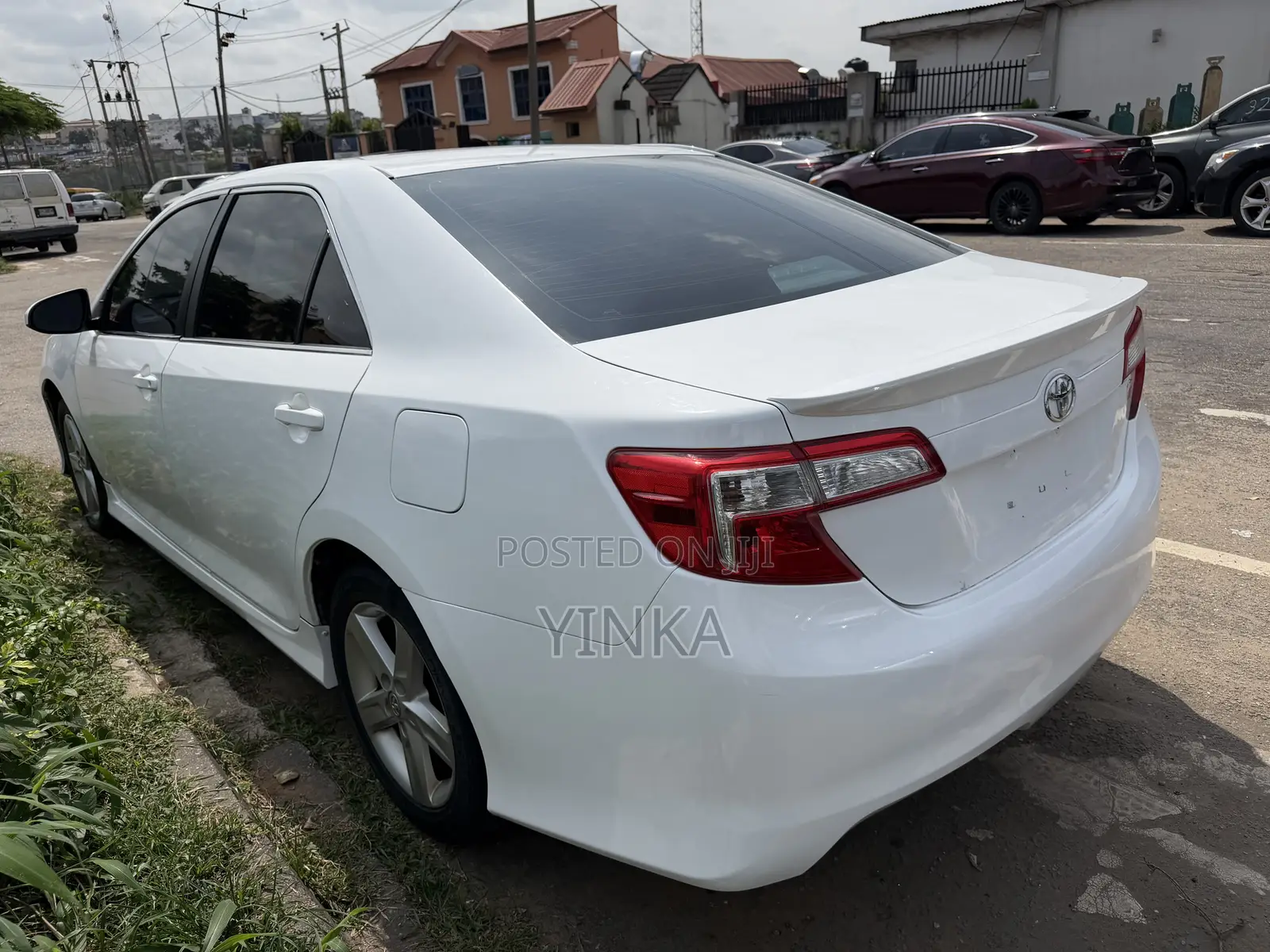 Toyota Camry SE 4dr Sedan (2.5L 4cyl 6A) 2014 White