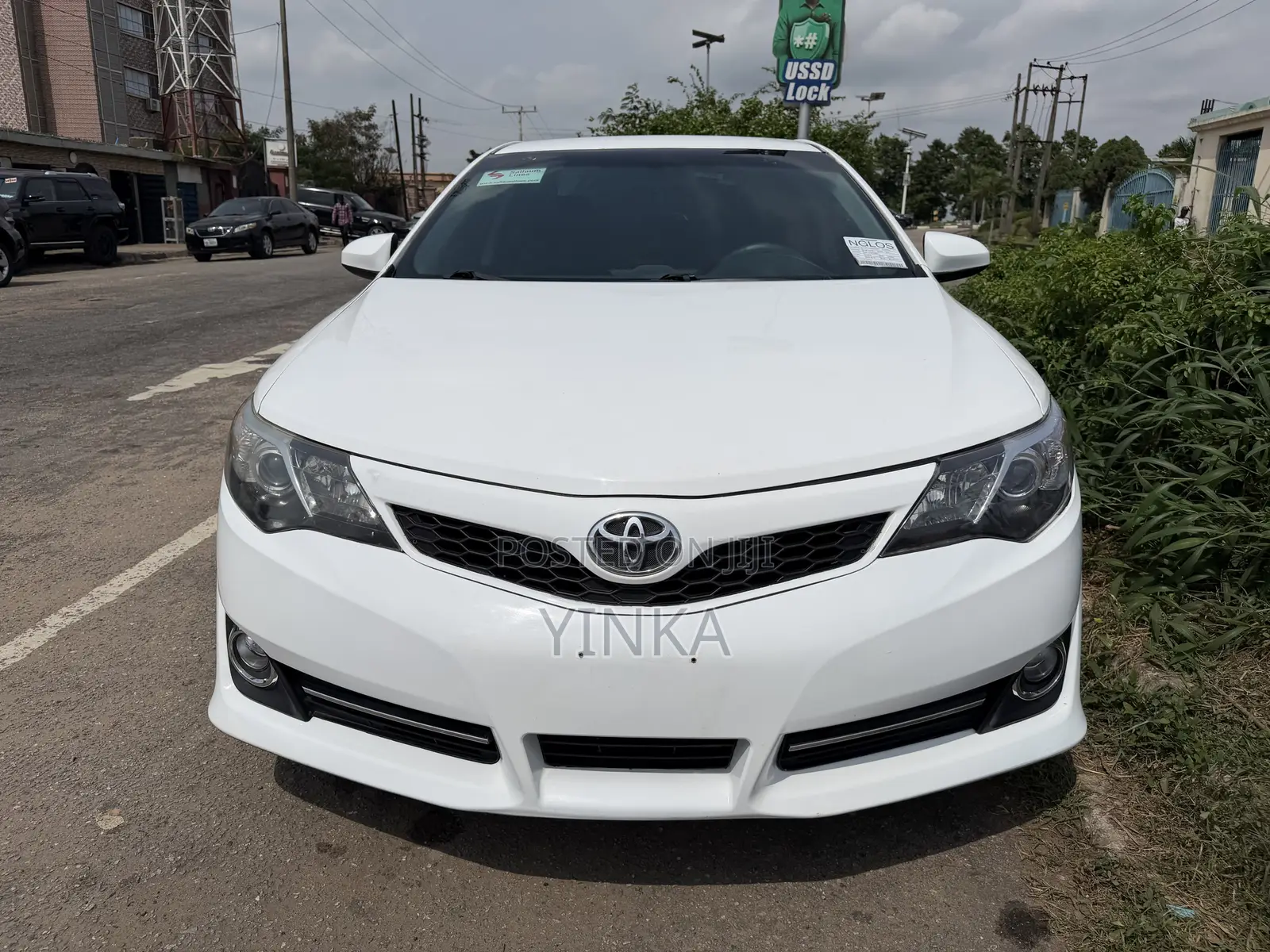 Toyota Camry SE 4dr Sedan (2.5L 4cyl 6A) 2014 White