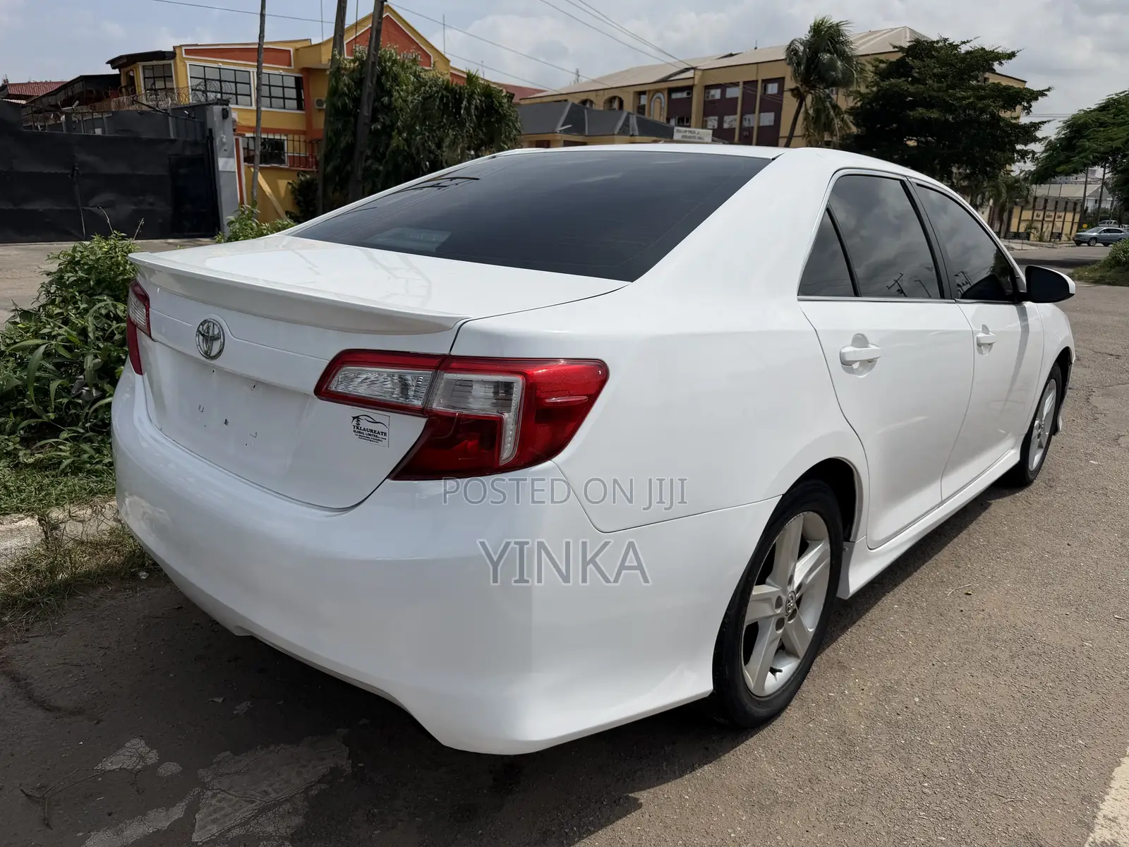 Toyota Camry SE 4dr Sedan (2.5L 4cyl 6A) 2014 White