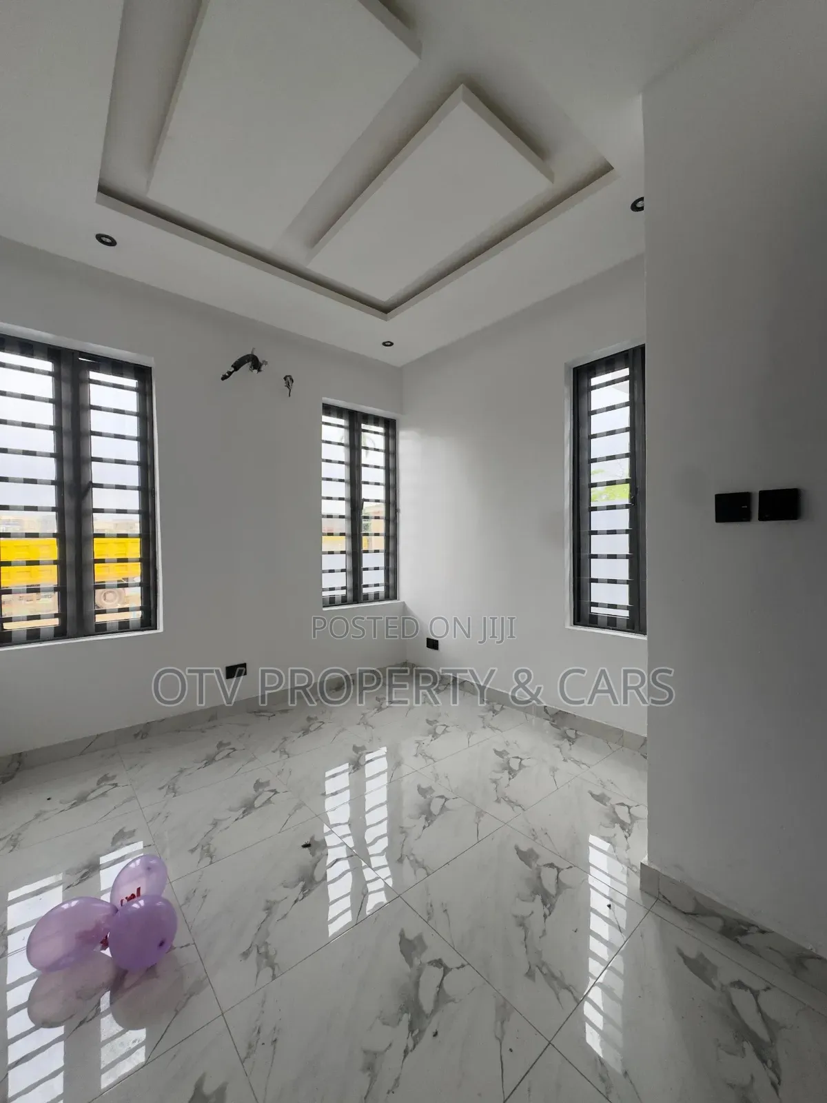 4bdrm Duplex in Jericho for sale