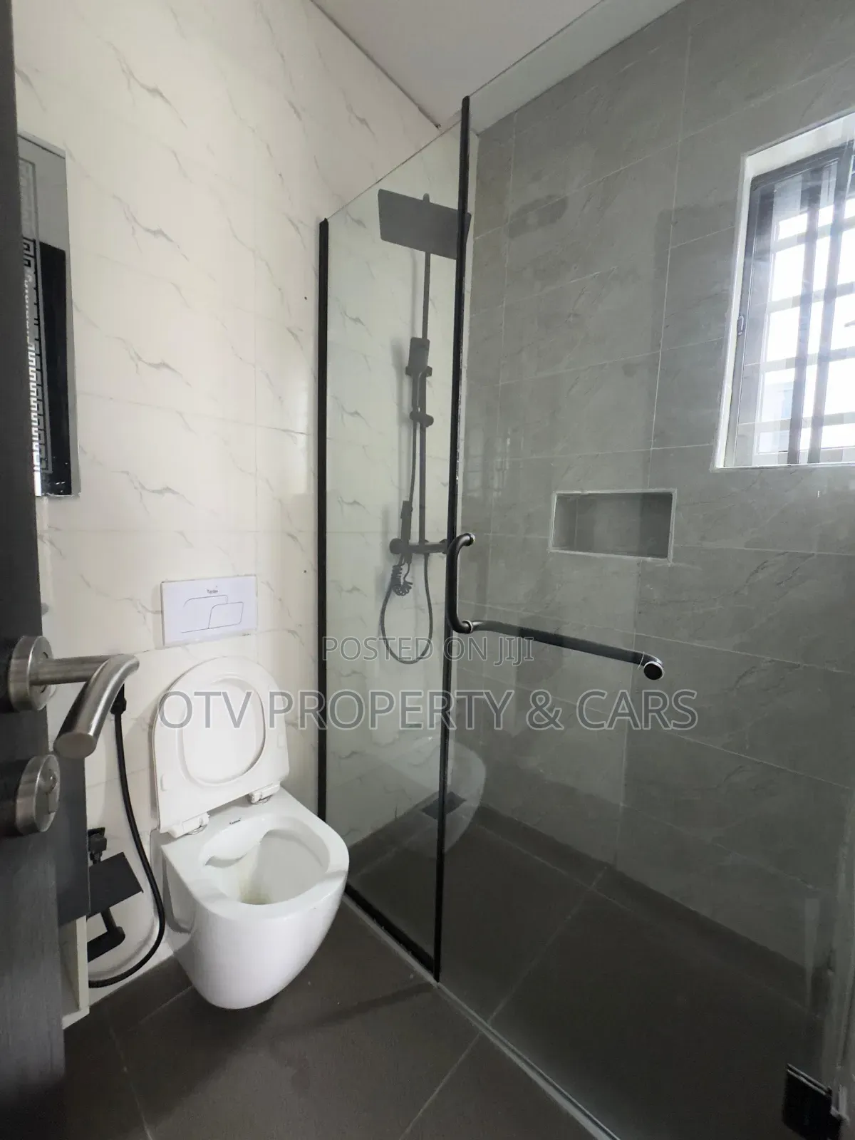 4bdrm Duplex in Jericho for sale