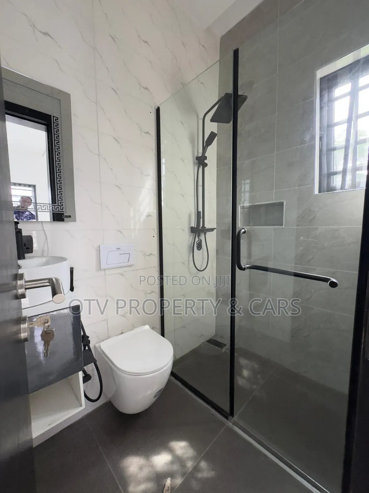 4bdrm Duplex in Jericho for sale