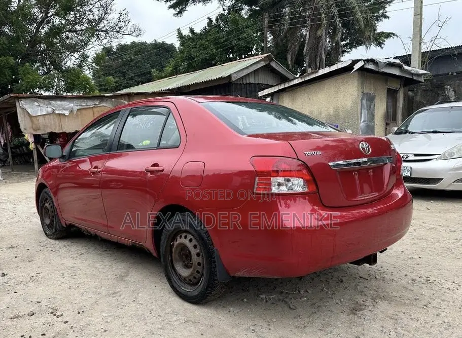 Toyota Yaris 2009 Red