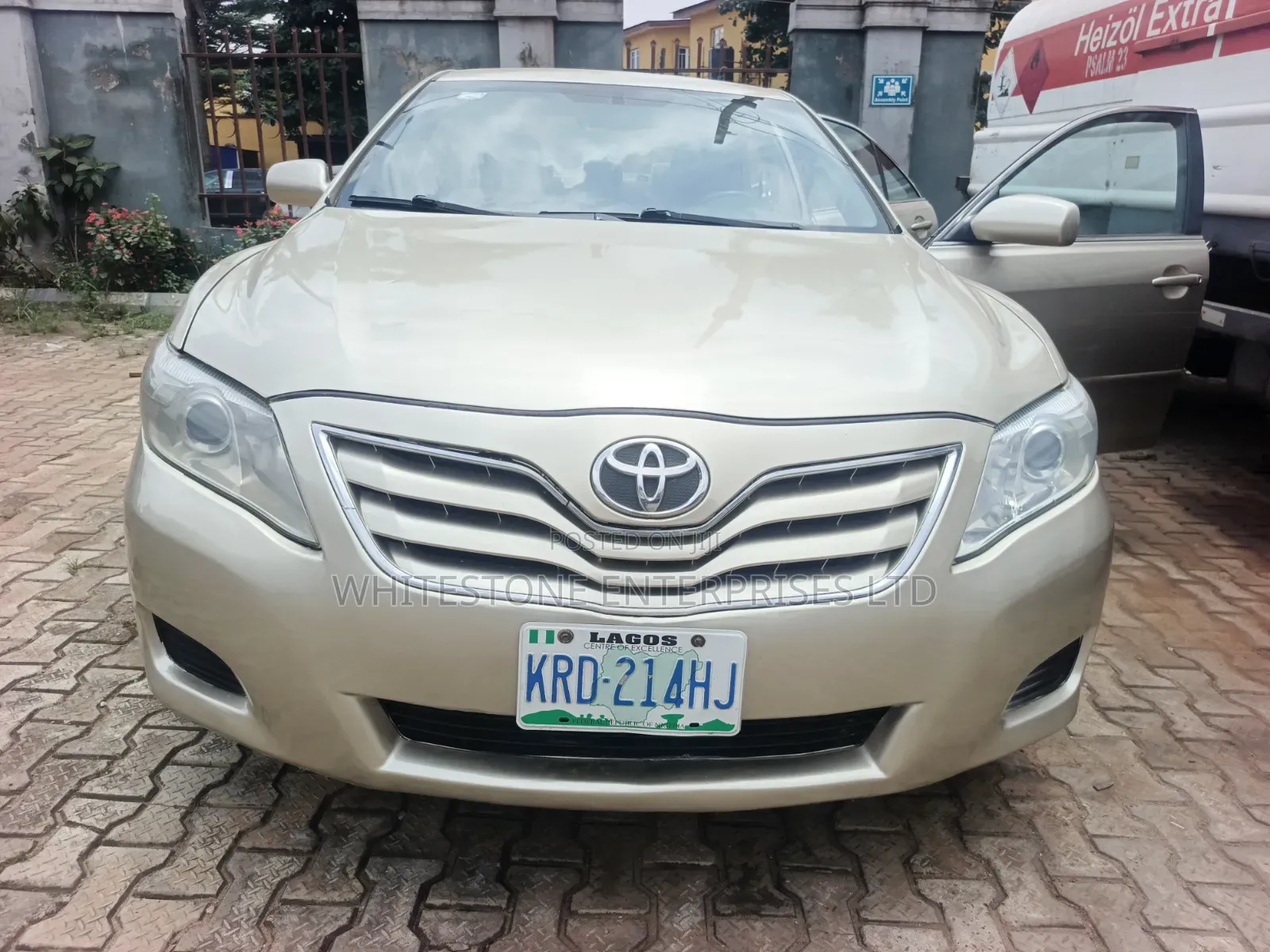 Toyota Camry 2010 Gold